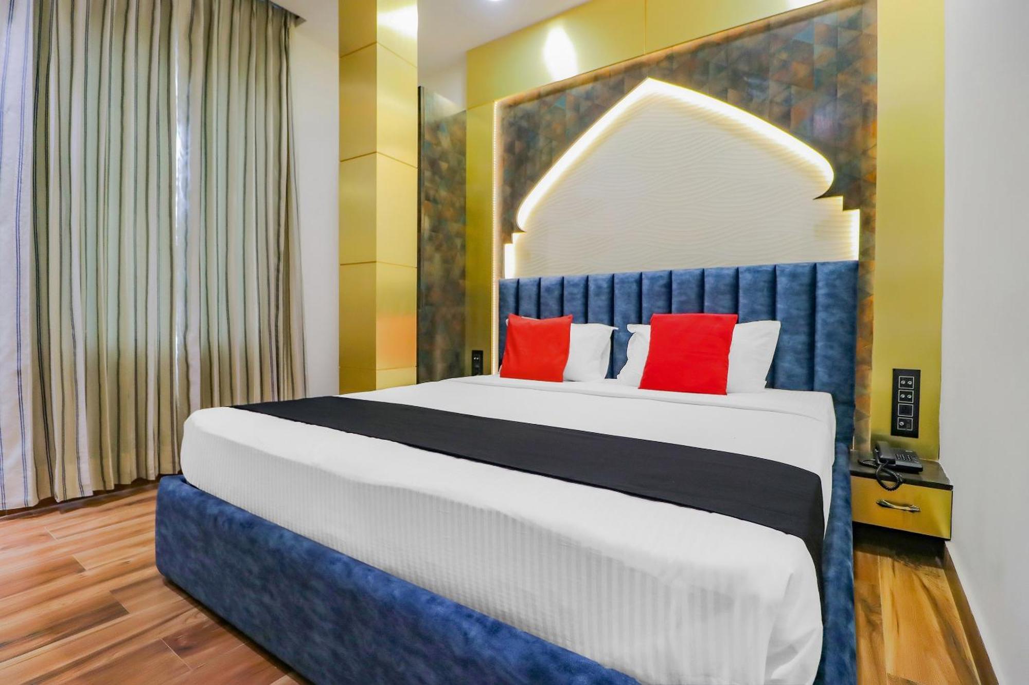 Capital O 81450 Hotel Western Galaxy Amritsar Exterior foto