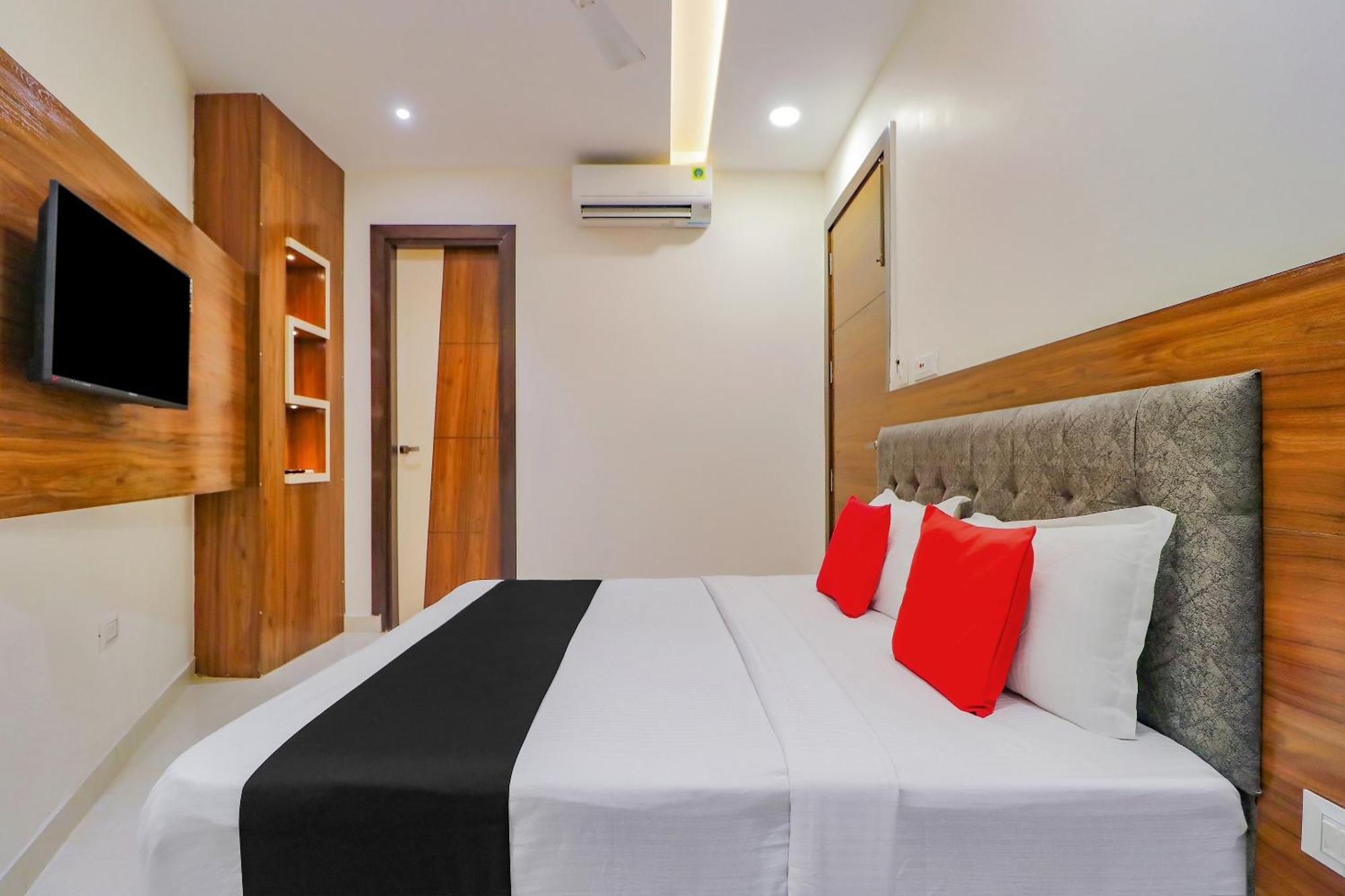 Capital O 81450 Hotel Western Galaxy Amritsar Exterior foto