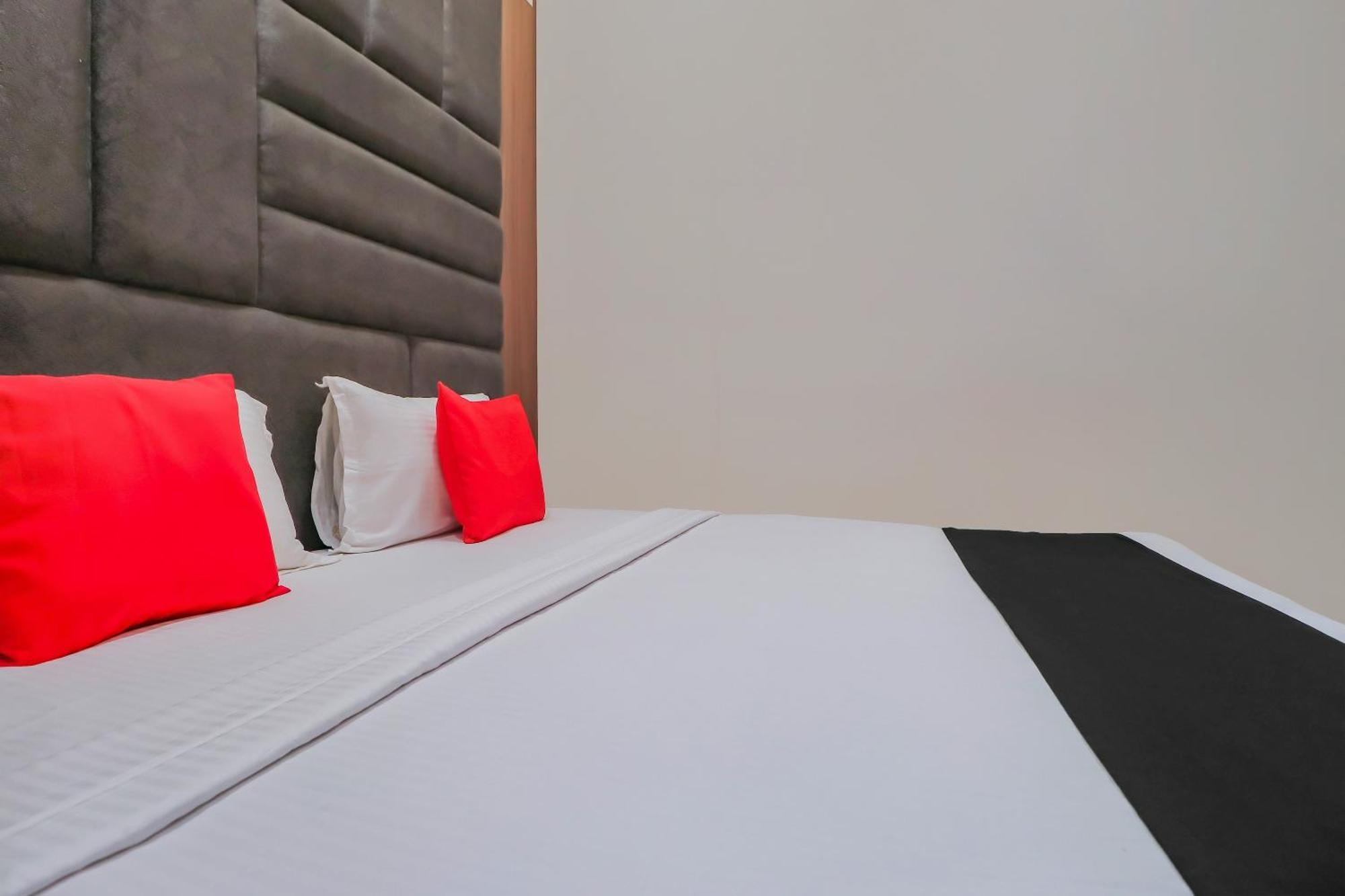 Capital O 81450 Hotel Western Galaxy Amritsar Exterior foto