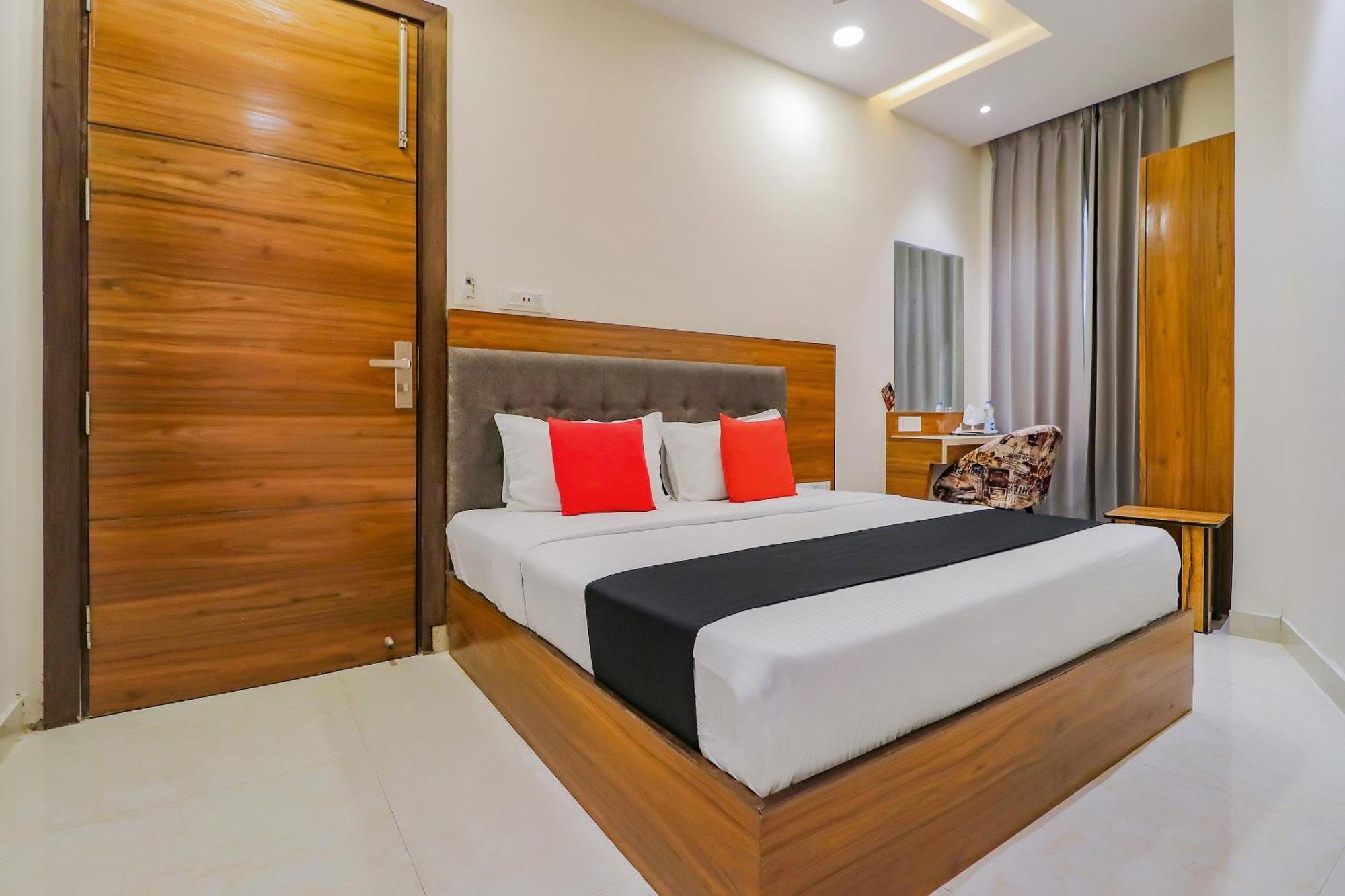 Capital O 81450 Hotel Western Galaxy Amritsar Exterior foto