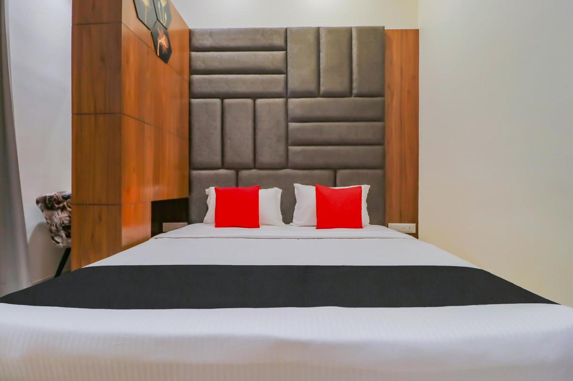 Capital O 81450 Hotel Western Galaxy Amritsar Exterior foto