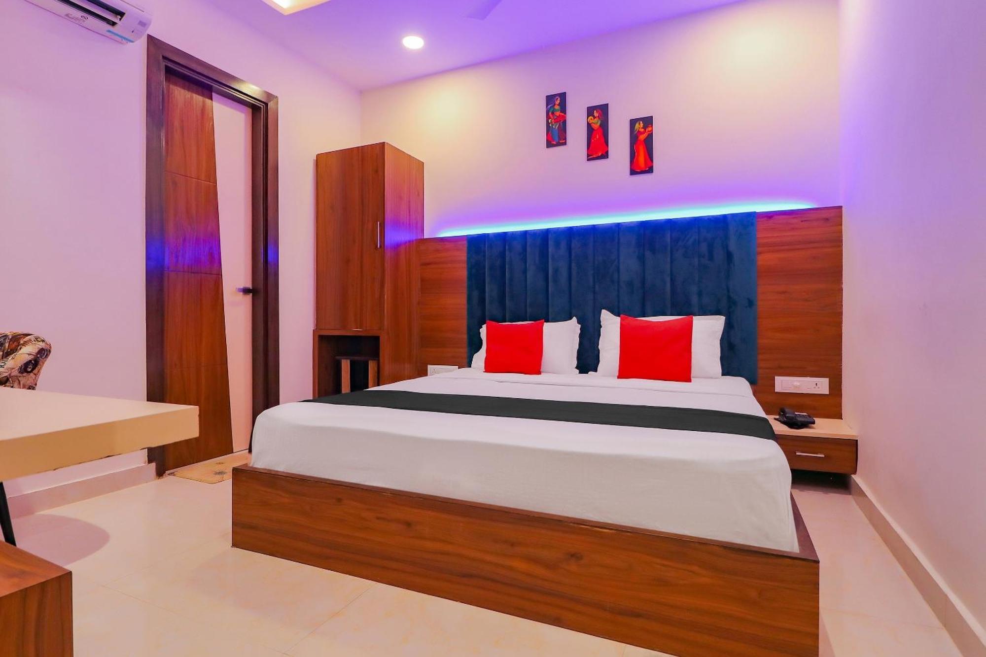 Capital O 81450 Hotel Western Galaxy Amritsar Exterior foto