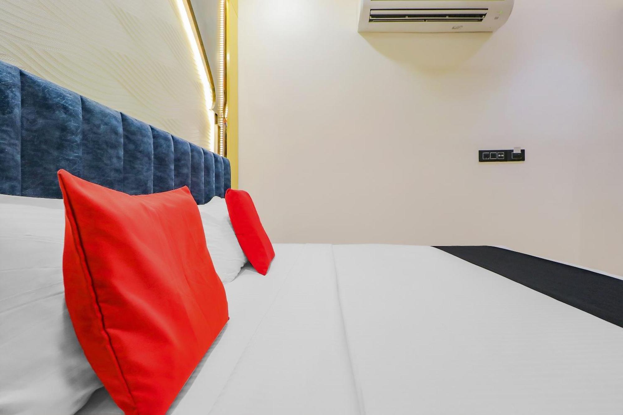 Capital O 81450 Hotel Western Galaxy Amritsar Exterior foto