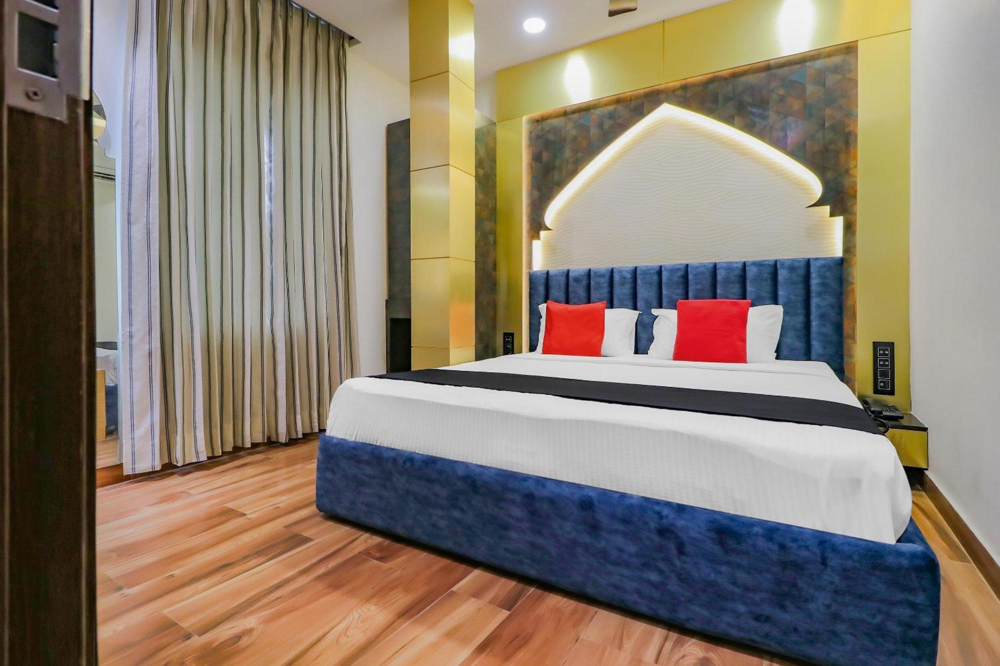 Capital O 81450 Hotel Western Galaxy Amritsar Exterior foto