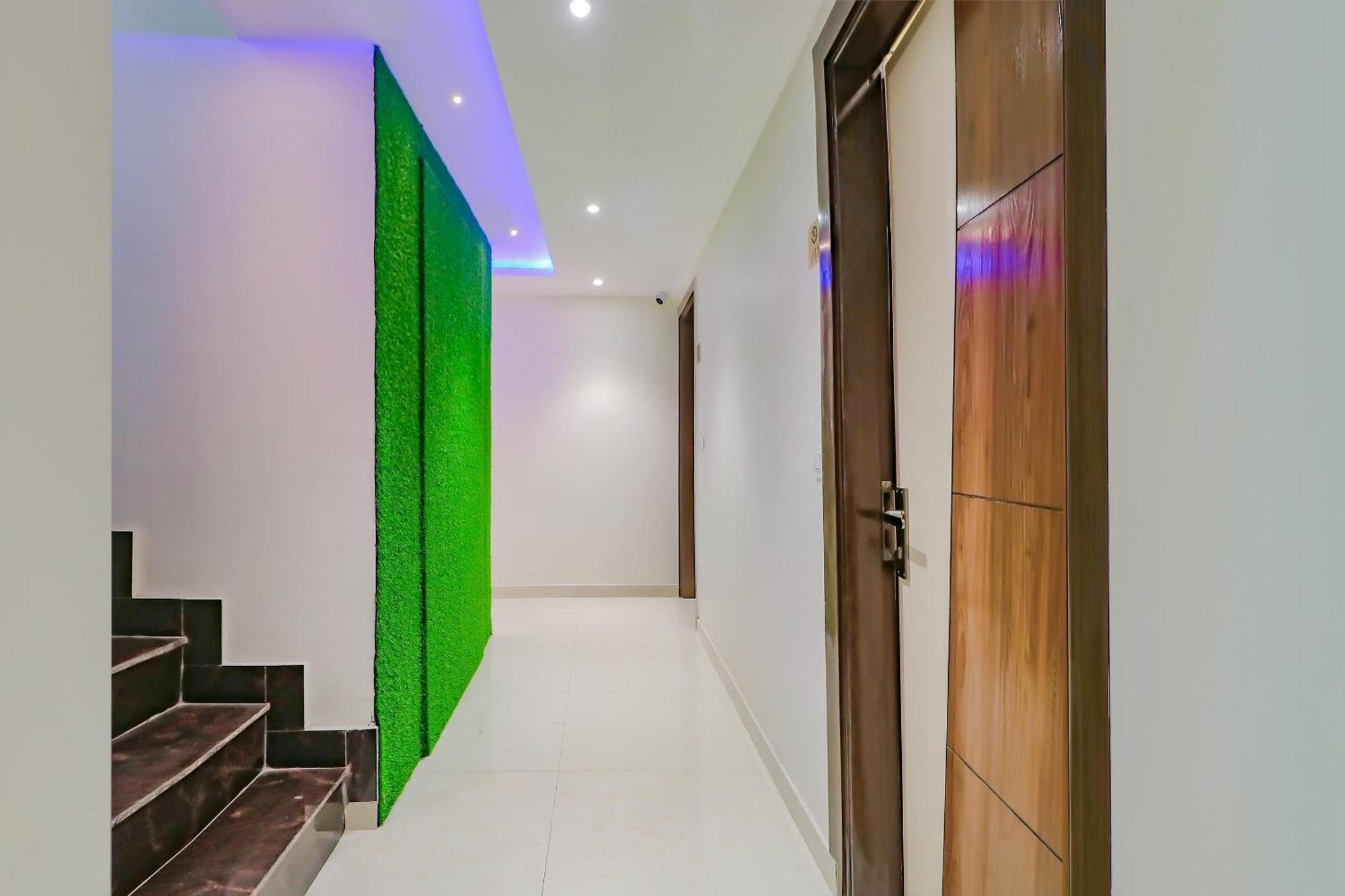 Capital O 81450 Hotel Western Galaxy Amritsar Exterior foto